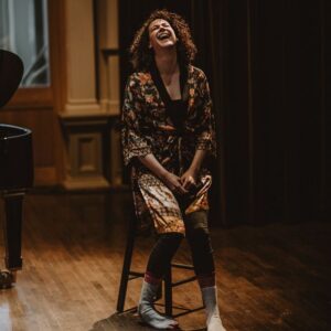 Chanteuse en construction – Le temps fait bien les choses